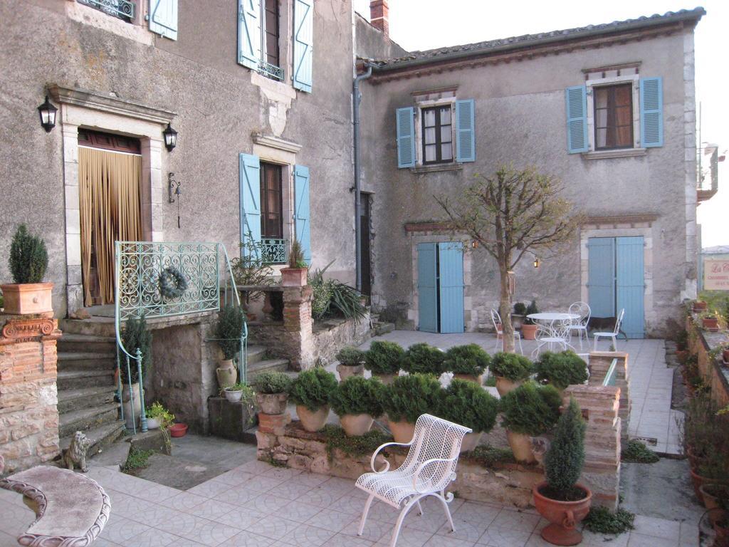 Les Chimeres Bed & Breakfast *